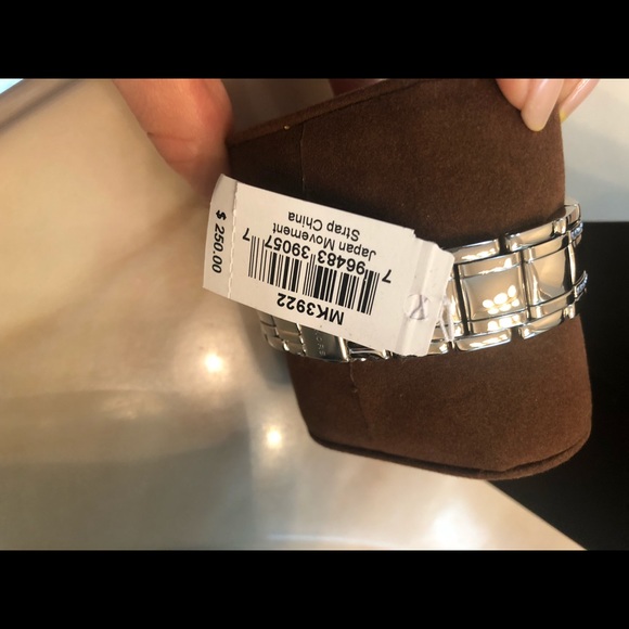 Michael Kors Silver Watch NWT - Picture 4 of 5